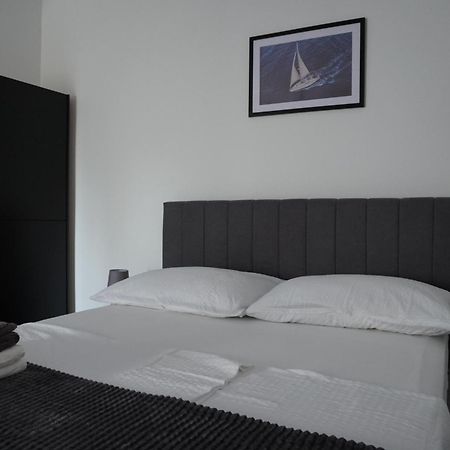 Fjaka Apartments & Rooms شيبينيك المظهر الخارجي الصورة