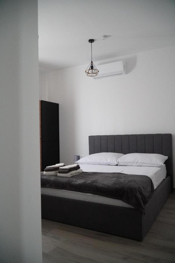 Fjaka Apartments & Rooms شيبينيك الغرفة الصورة