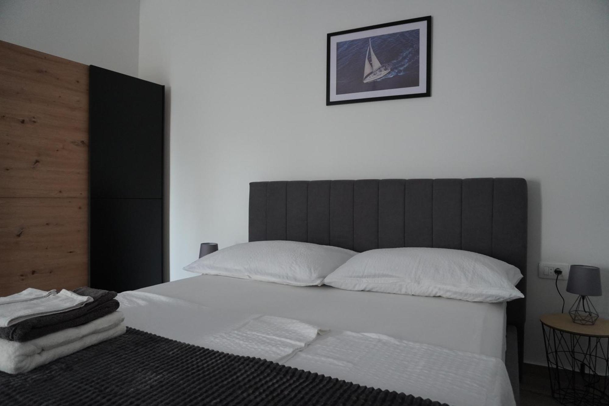 Fjaka Apartments & Rooms شيبينيك المظهر الخارجي الصورة